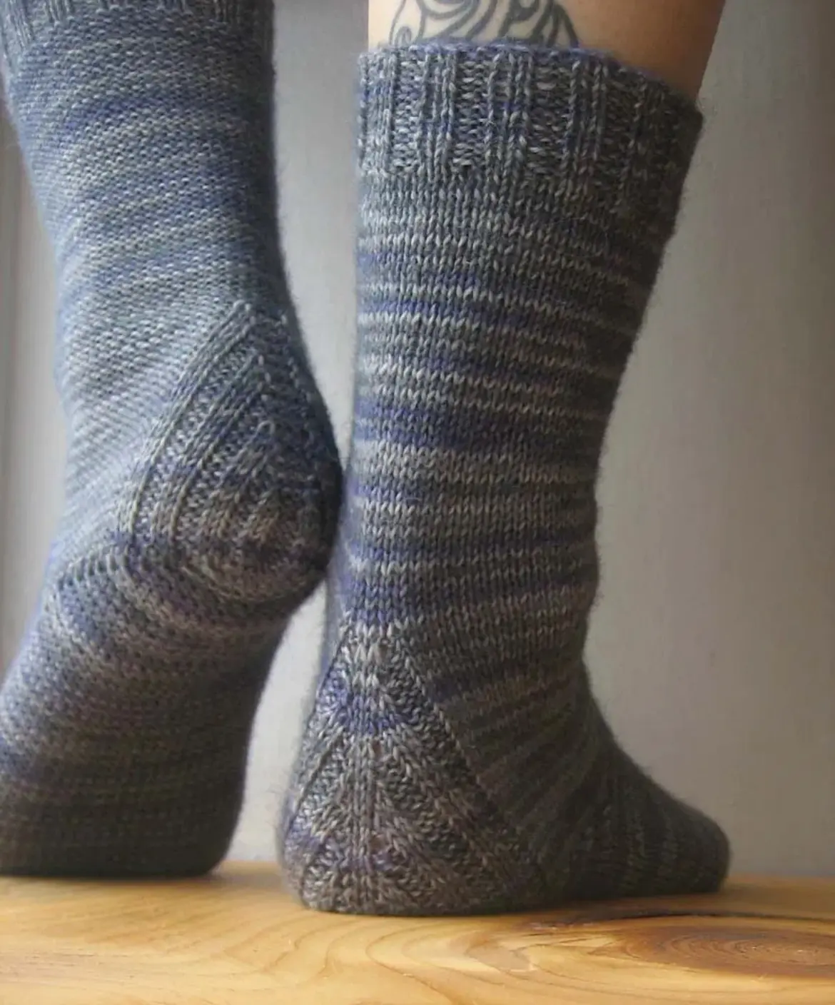 Vanilla is the new black strømpe opskrift I blåt garn