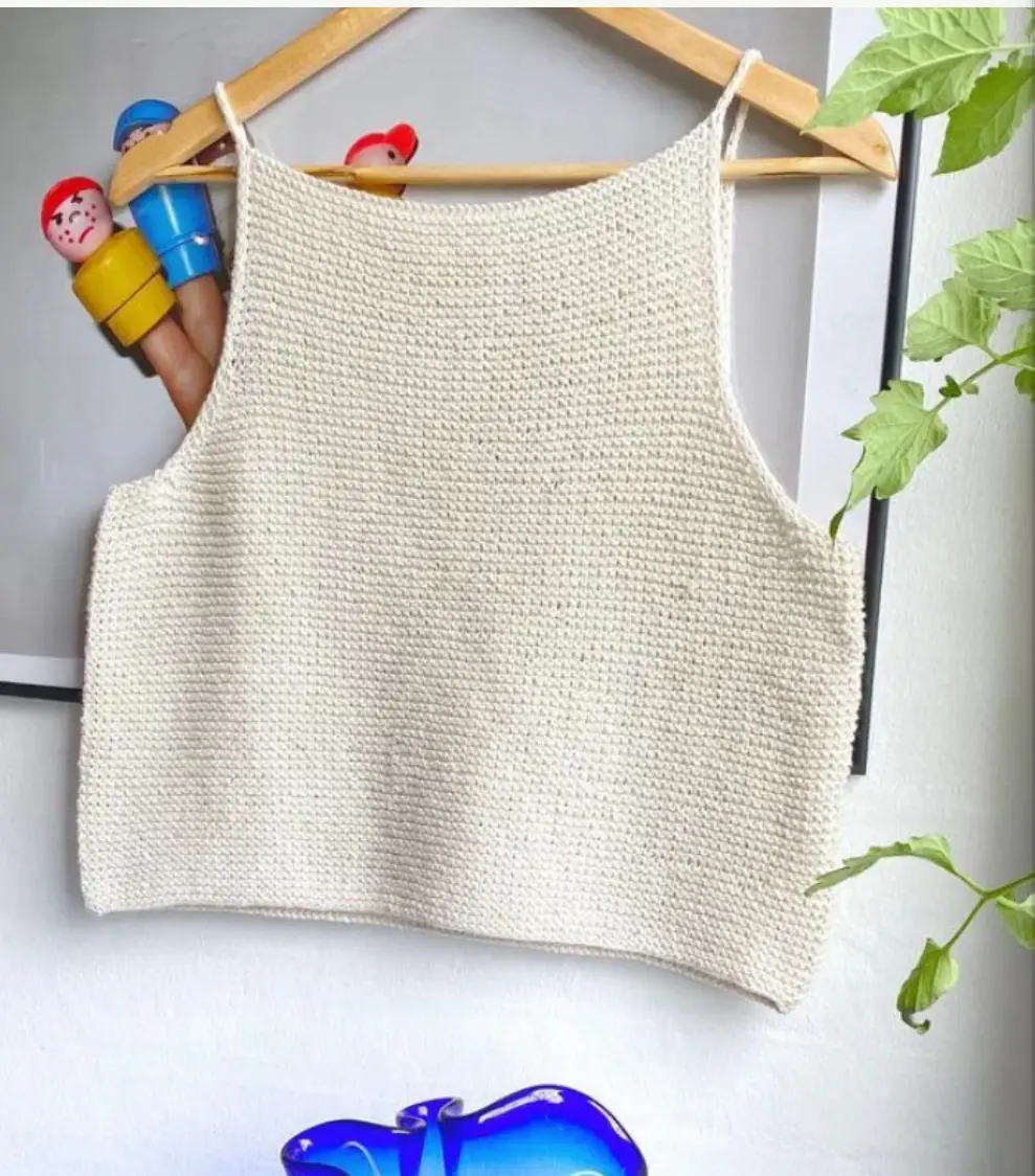 Nellie top design af Spetaklestrik, der gør sommerstrik så godt