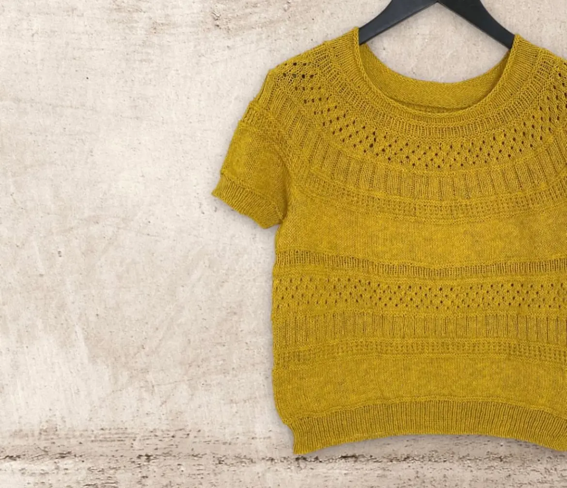 Knus Light Tee af Elsebeth Judith - perfekt sommerstrik