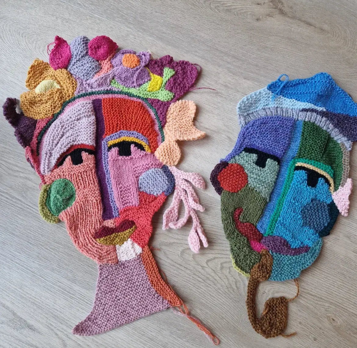 Signe Risoms strikkede ansigter